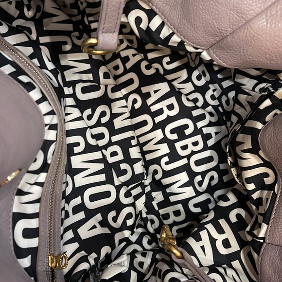EUC Marc Jacobs Limited Edition Large Greyish Lilac Leather Tote with Crossbody - Picture 5 of 9